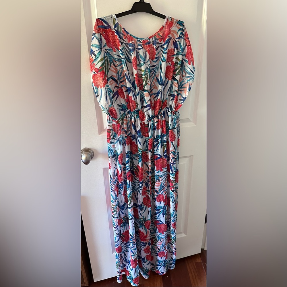 EUC. 4 for $20 🤩.Long bathing suit coverup. Semi sheer.